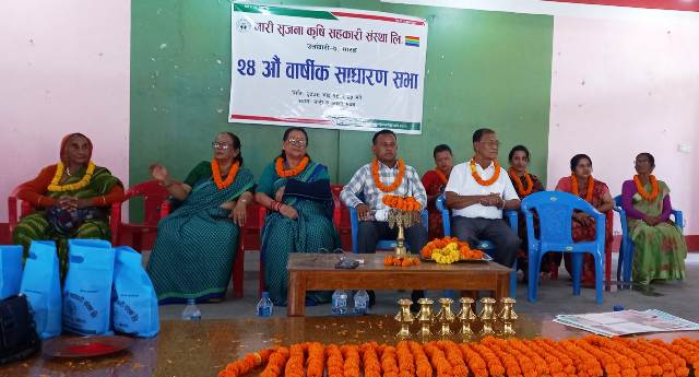 नारी सृजना सहकारीद्धारा सम्मान र छात्रवृत्ति वितरण 